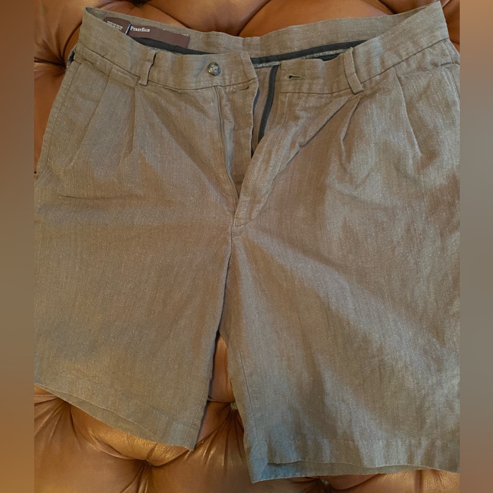 Men’s Perry Ellis linen shorts